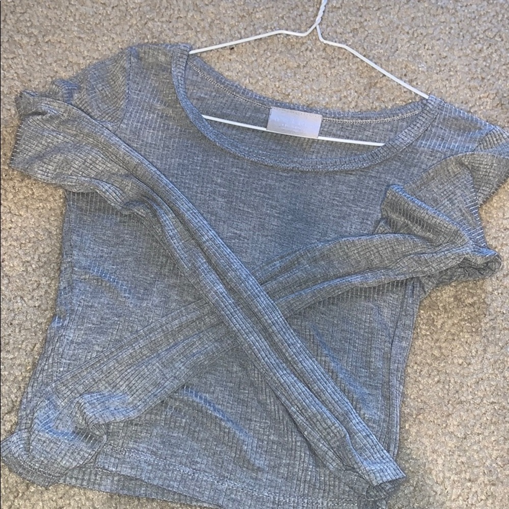cropped grey shirt
